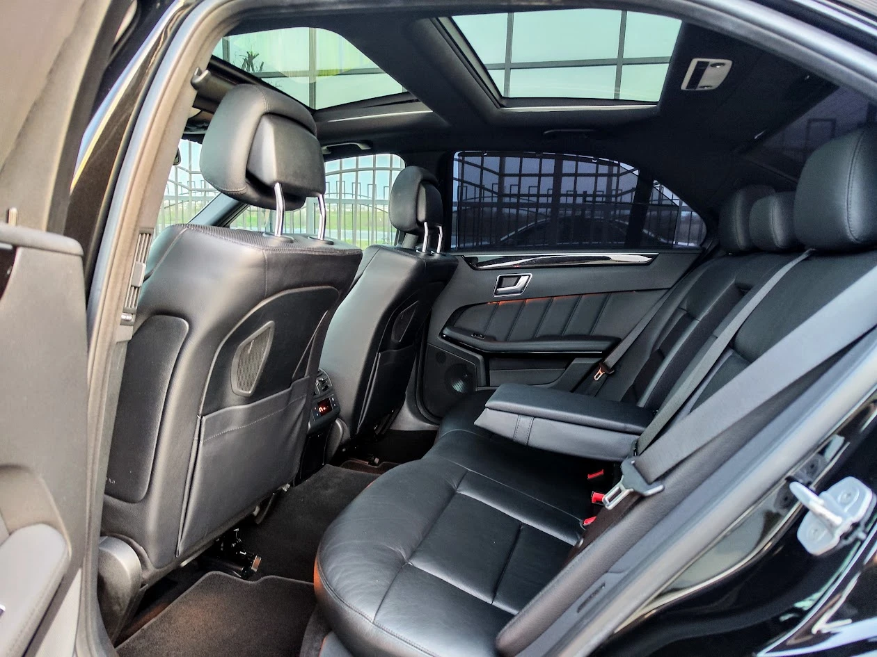 Mercedes-Benz E 350 * AMG* 4-MATIC* PANORAMA* FULL, снимка 11 - Автомобили и джипове - 53977995