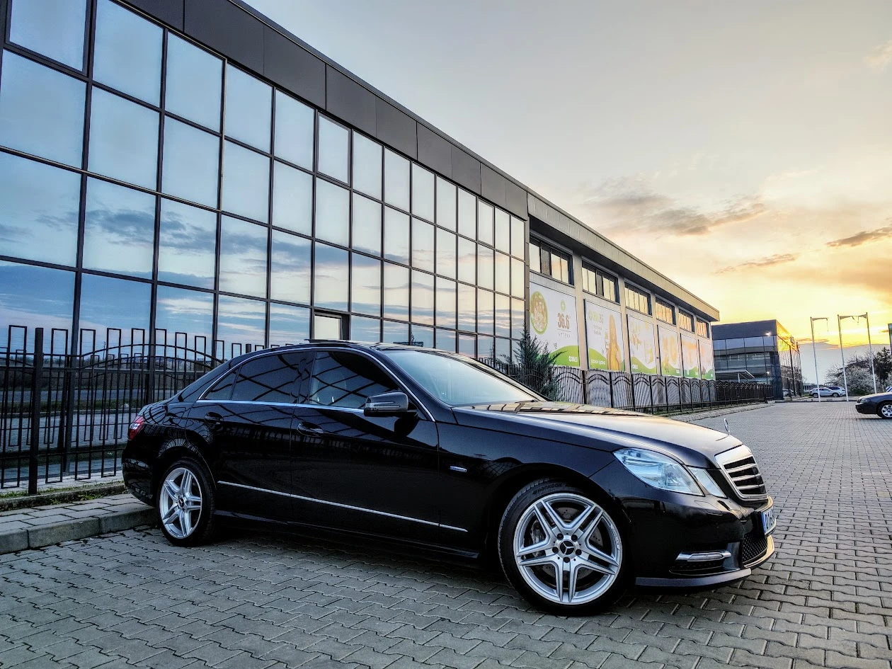 Mercedes-Benz E 350 * AMG* 4-MATIC* PANORAMA* FULL, снимка 3 - Автомобили и джипове - 53977995