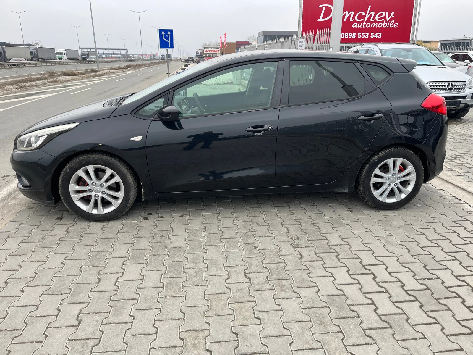 Kia Ceed 1.6 Diesel 110k.c, снимка 3 - Автомобили и джипове - 54144567