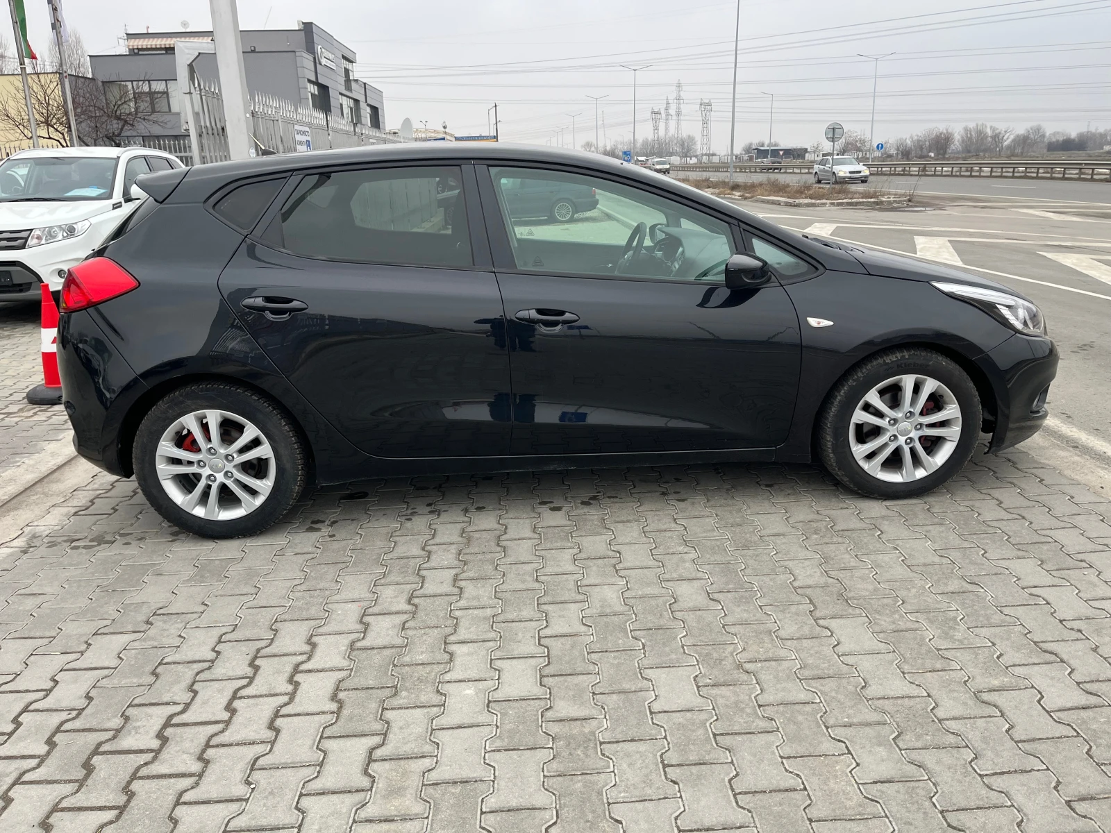 Kia Ceed 1.6 Diesel 110k.c, снимка 4 - Автомобили и джипове - 54144567