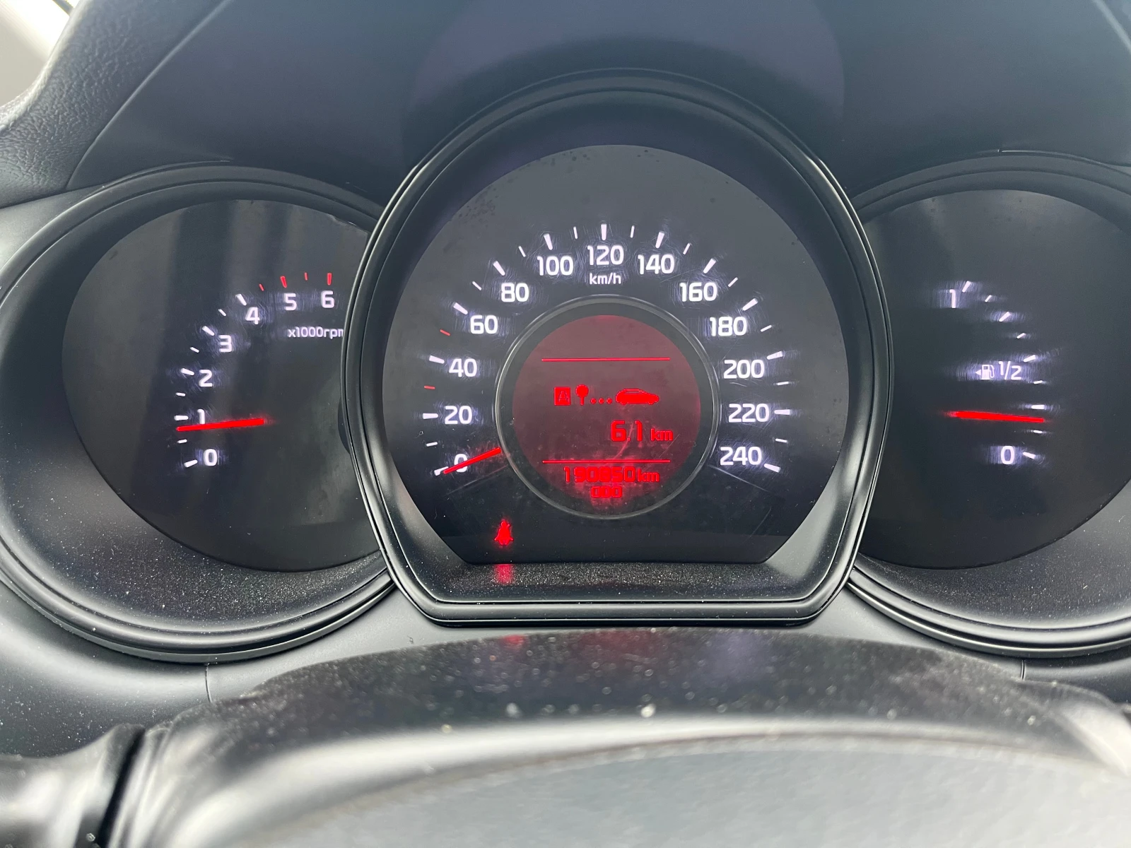 Kia Ceed 1.6 Diesel 110k.c, снимка 12 - Автомобили и джипове - 54144567