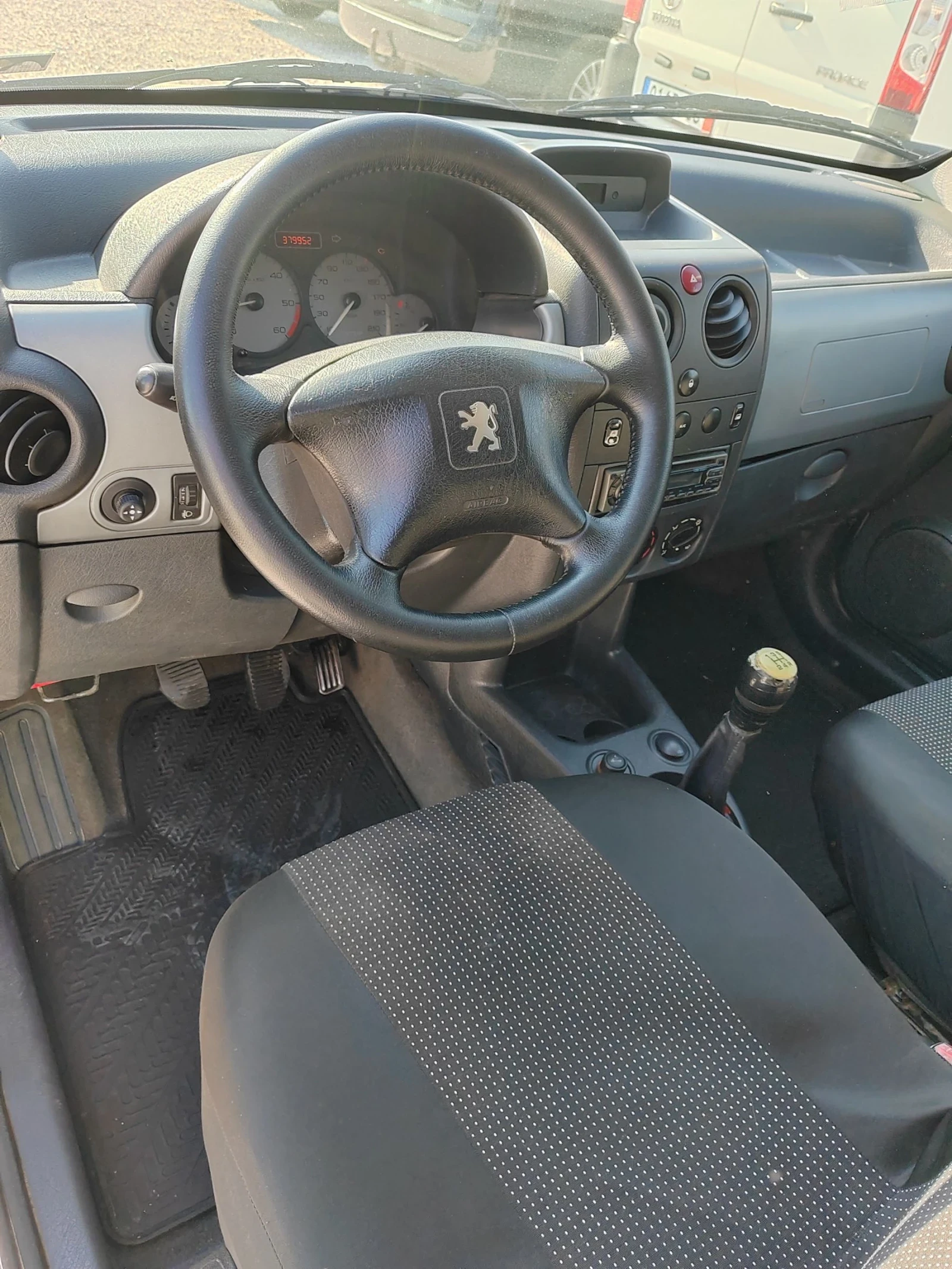 Peugeot Partner 1.9, 70к.с., снимка 11 - Автомобили и джипове - 54225337