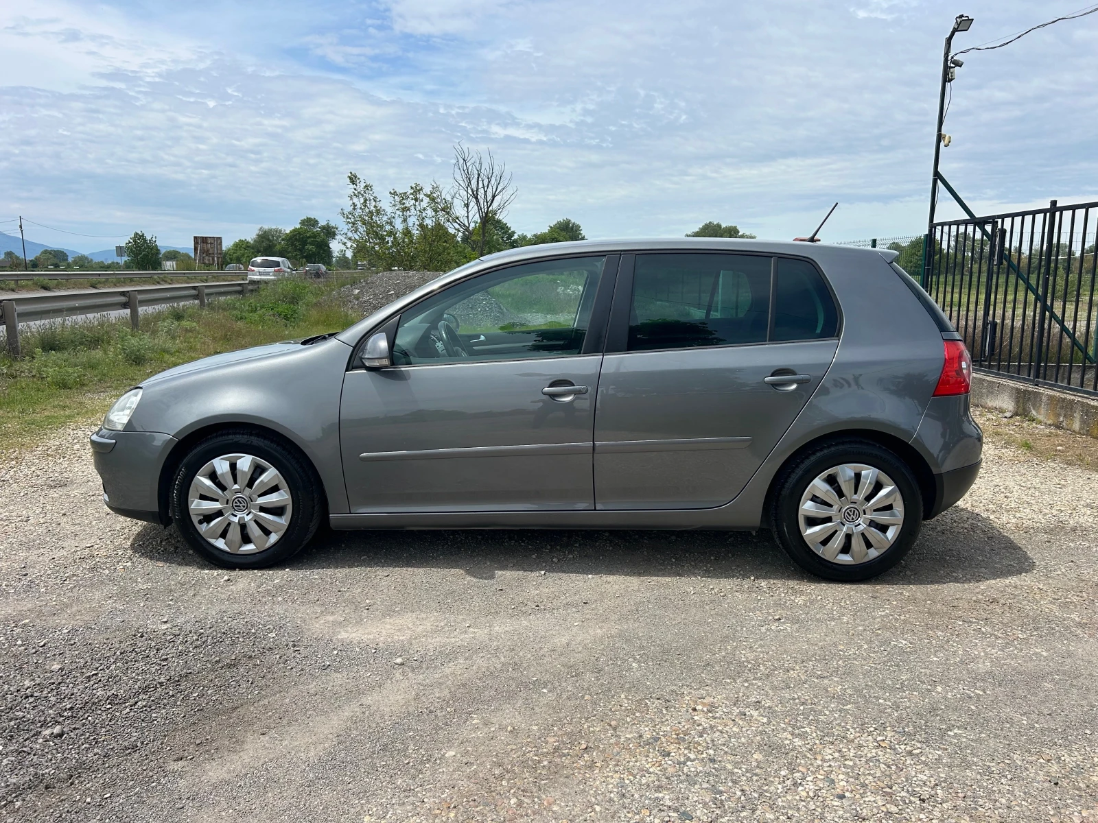 VW Golf 2.0 TDI, снимка 4 - Автомобили и джипове - 54607573