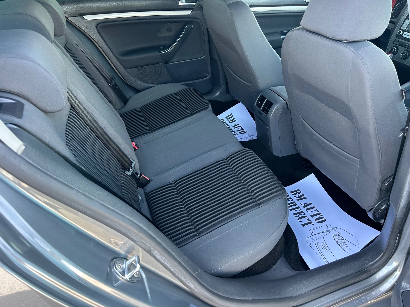 VW Golf 2.0 TDI, снимка 13 - Автомобили и джипове - 54607573