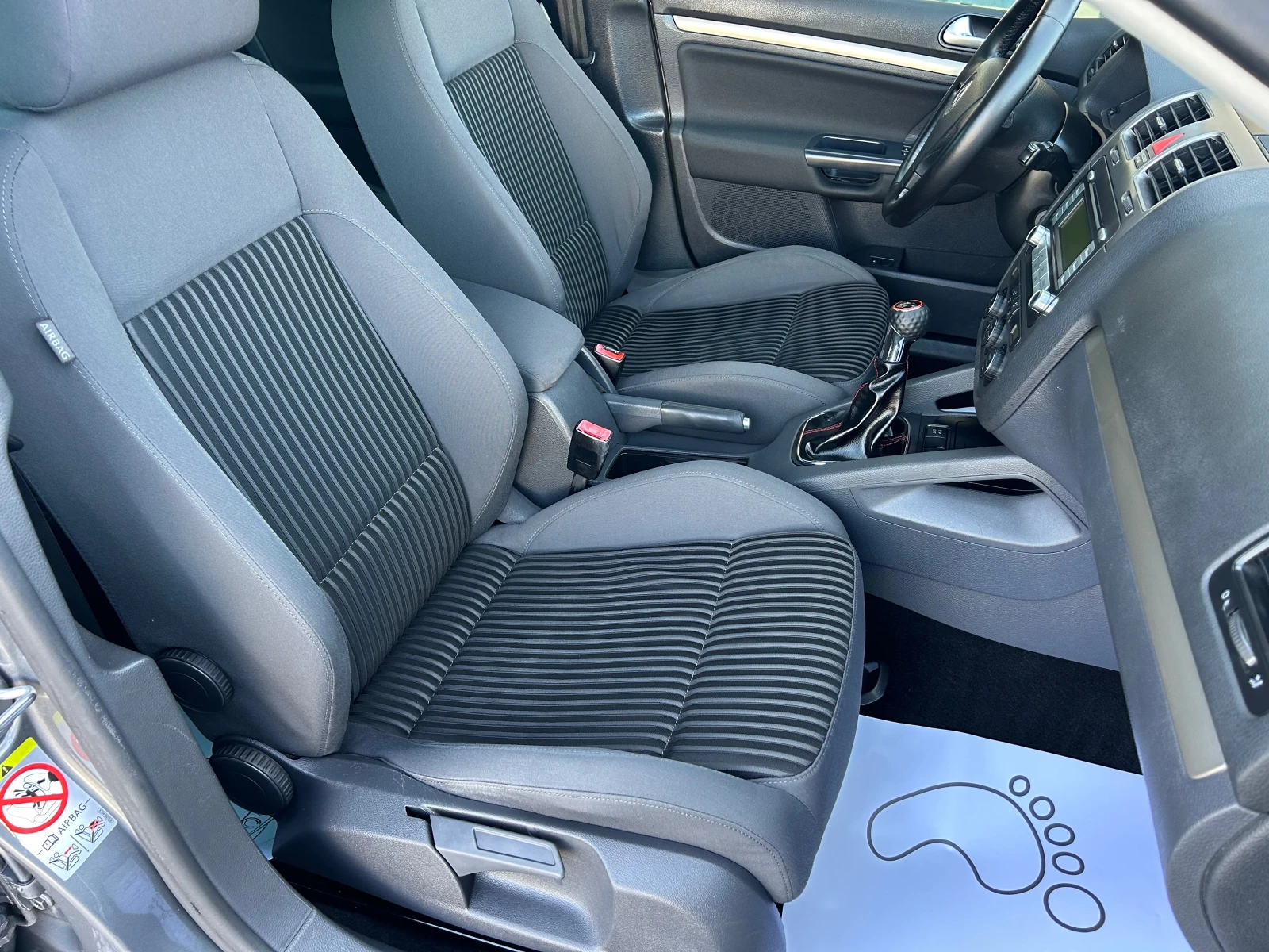 VW Golf 2.0 TDI, снимка 16 - Автомобили и джипове - 54607573