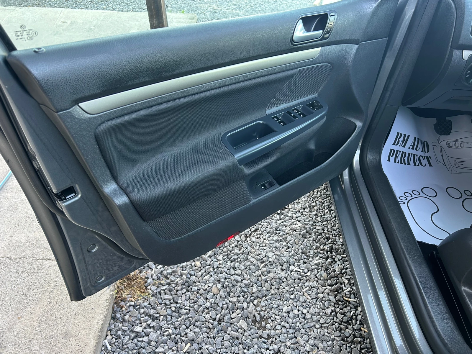 VW Golf 2.0 TDI, снимка 8 - Автомобили и джипове - 54607573