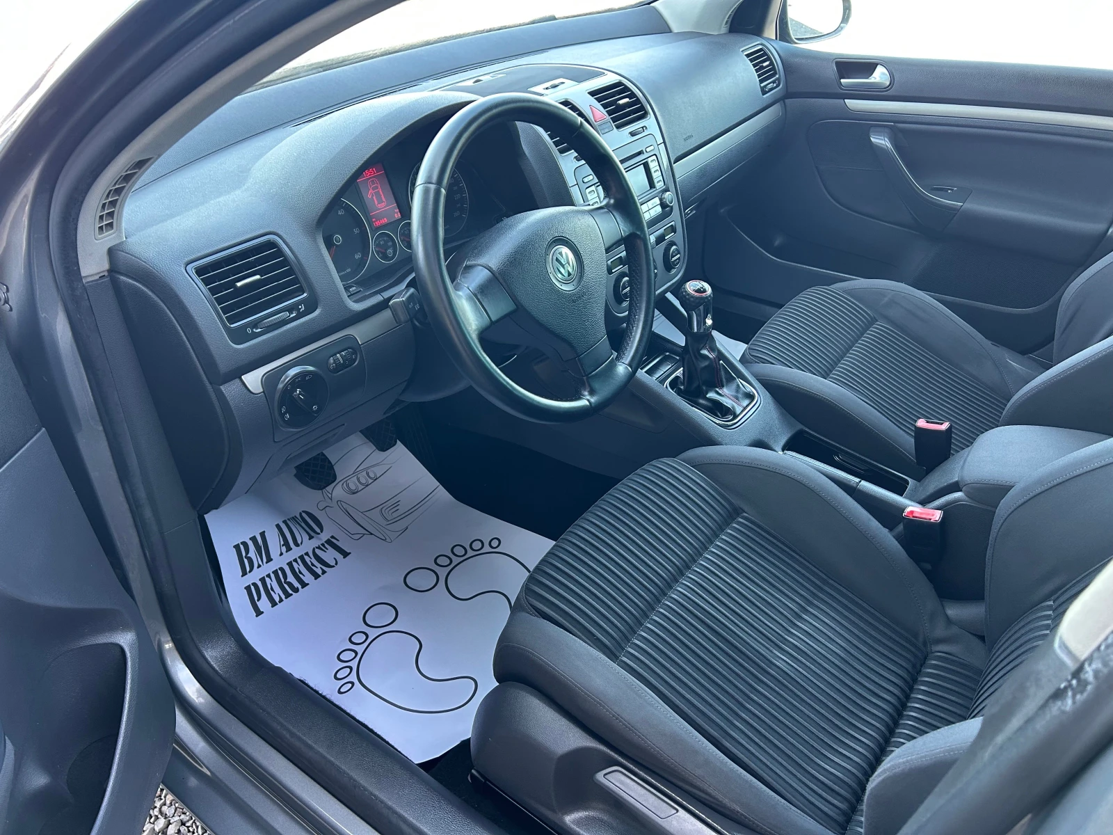 VW Golf 2.0 TDI, снимка 9 - Автомобили и джипове - 54607573