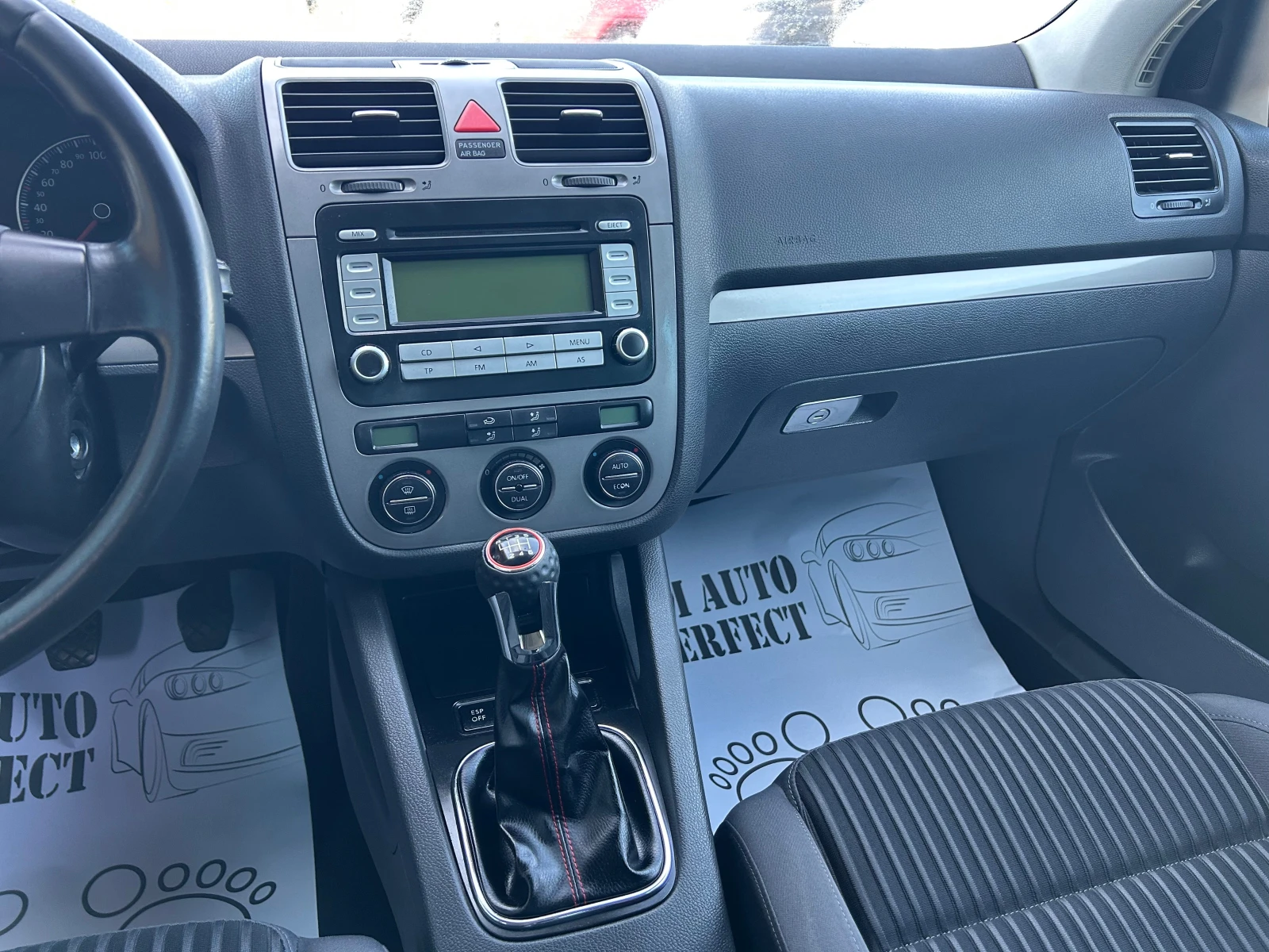 VW Golf 2.0 TDI, снимка 12 - Автомобили и джипове - 54607573