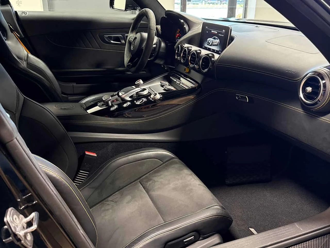 Mercedes-Benz AMG GT R V8 BITURBO| BURMESTER| HUD| 360| 2 КЛЮЧА, снимка 13 - Автомобили и джипове - 54641285