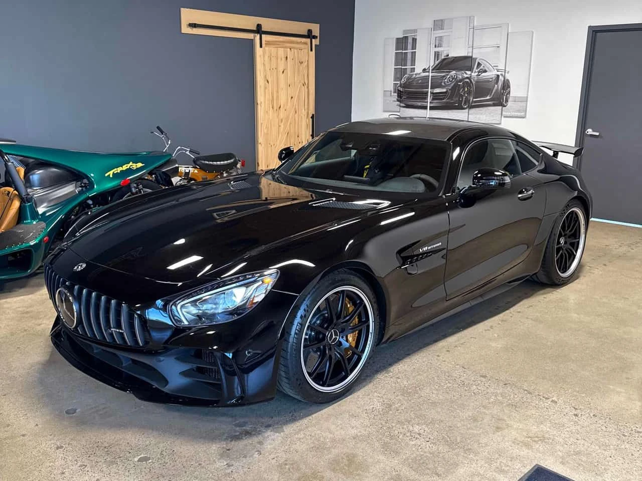 Mercedes-Benz AMG GT R V8 BITURBO| BURMESTER| HUD| 360| 2 КЛЮЧА