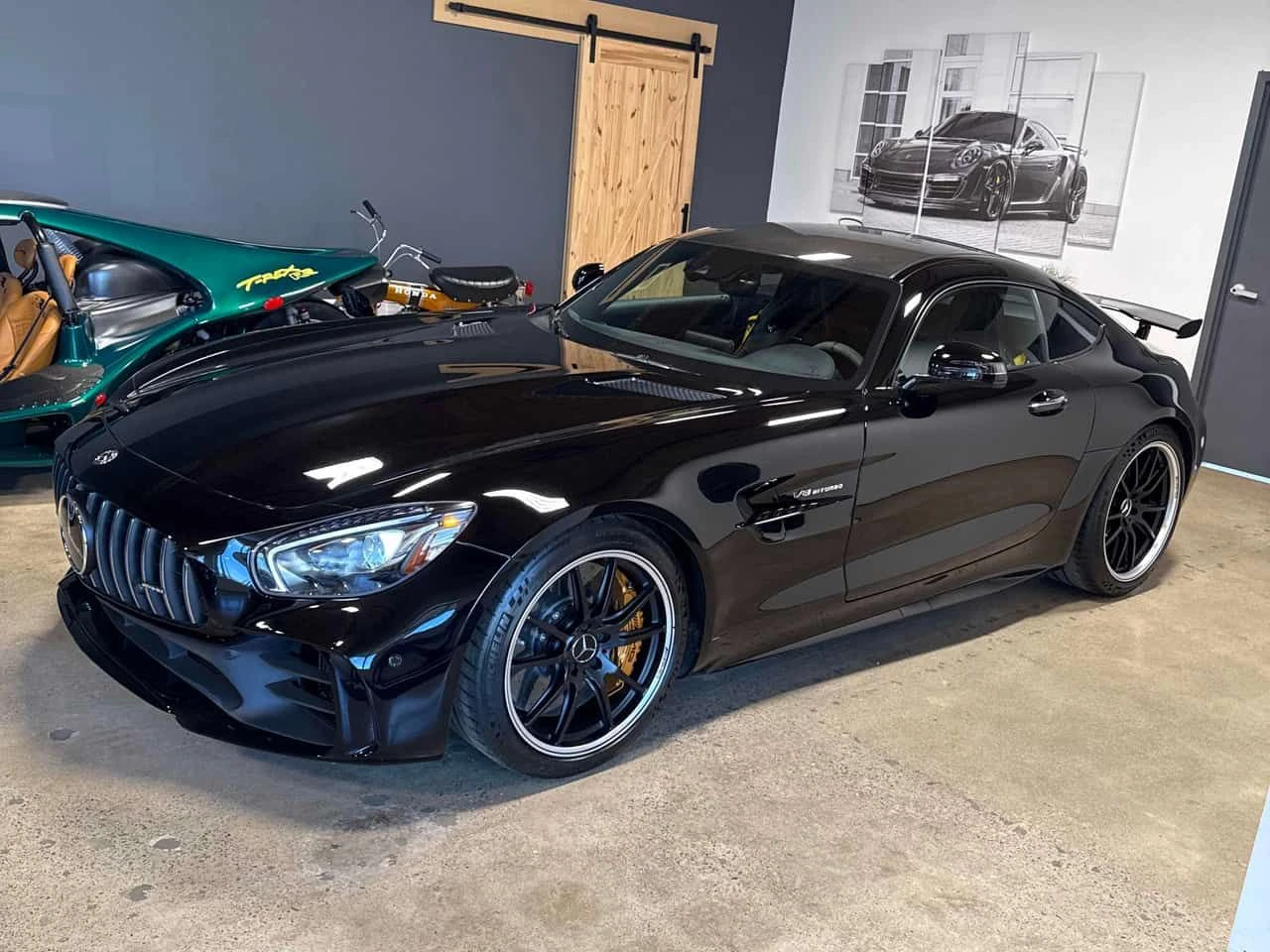 Mercedes-Benz AMG GT R V8 BITURBO| BURMESTER| HUD| 360| 2 КЛЮЧА, снимка 2 - Автомобили и джипове - 54641285