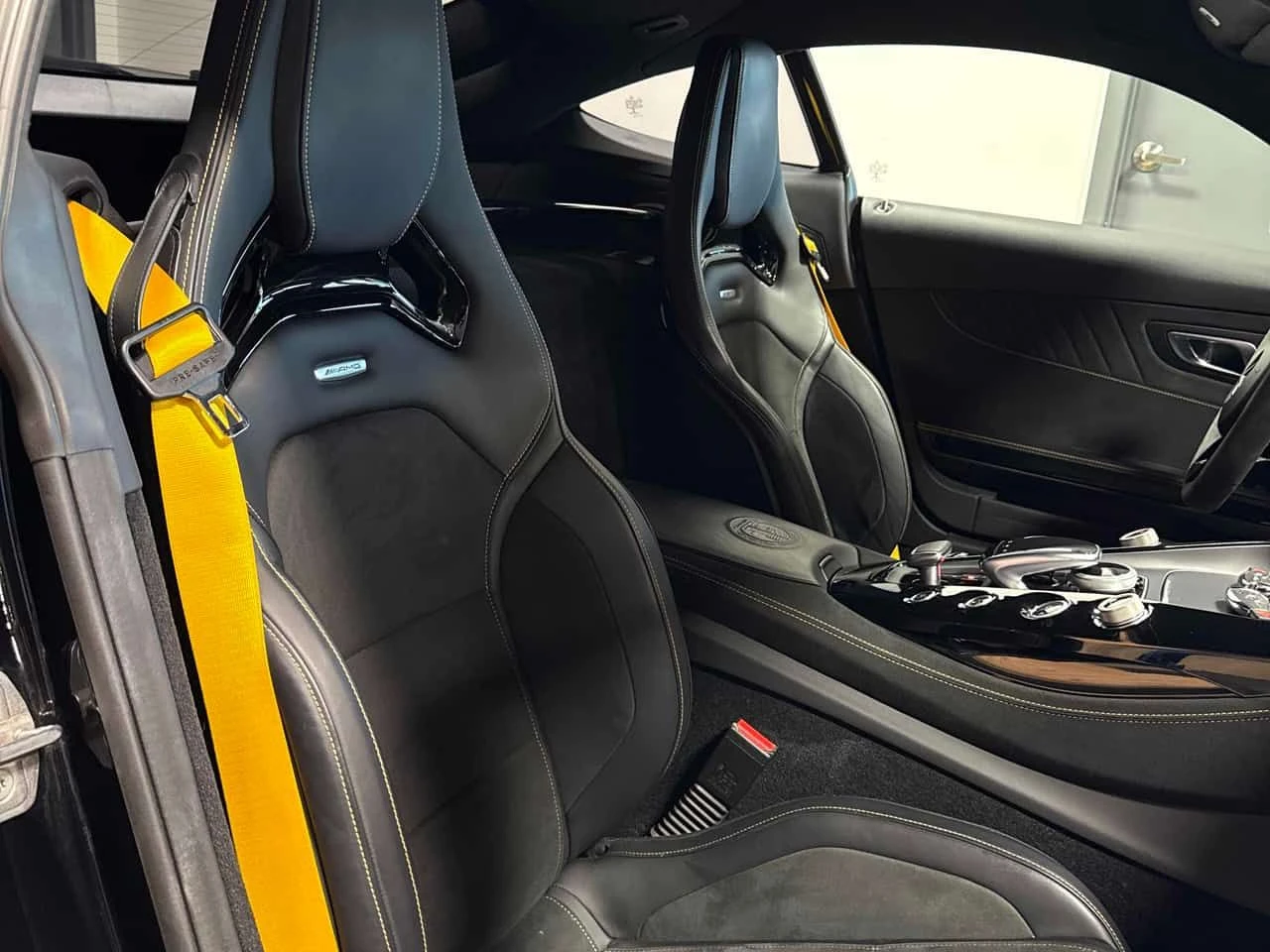 Mercedes-Benz AMG GT R V8 BITURBO| BURMESTER| HUD| 360| 2 КЛЮЧА, снимка 14 - Автомобили и джипове - 54641285