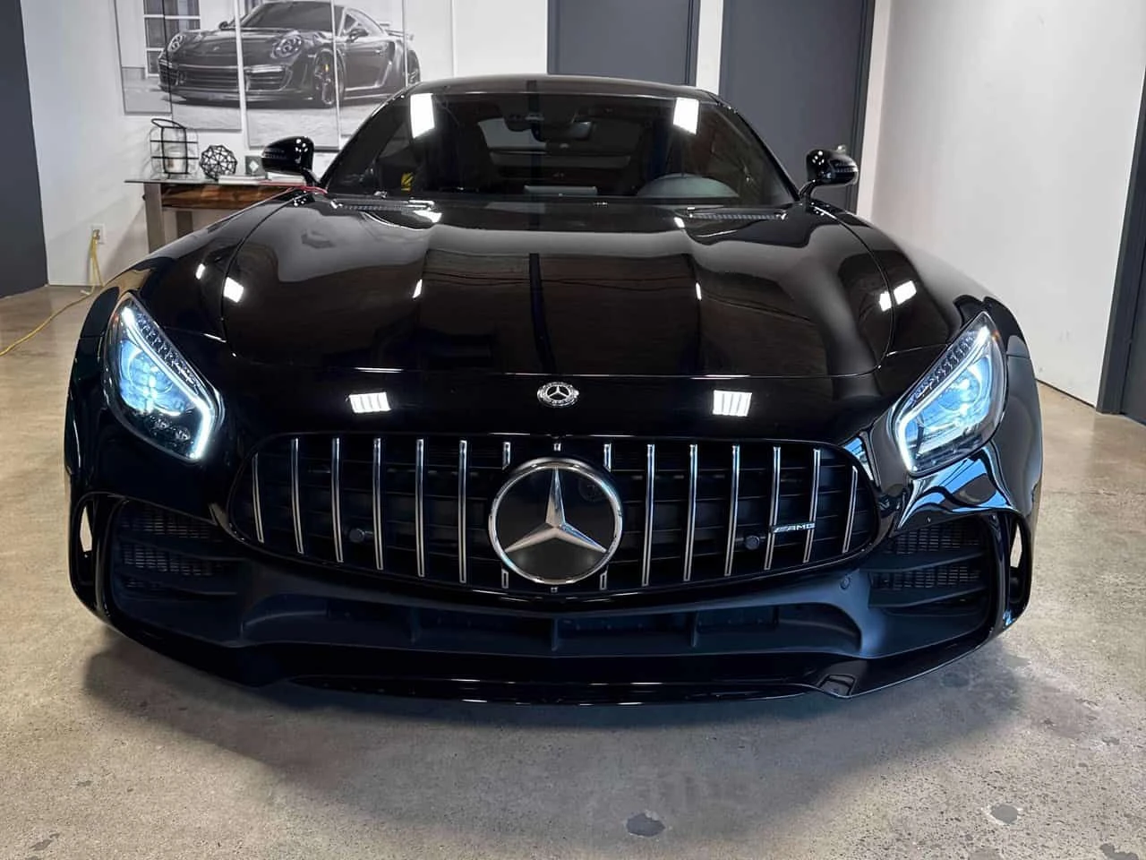 Mercedes-Benz AMG GT R V8 BITURBO| BURMESTER| HUD| 360| 2 КЛЮЧА, снимка 5 - Автомобили и джипове - 54641285