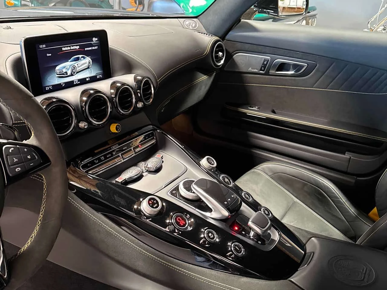 Mercedes-Benz AMG GT R V8 BITURBO| BURMESTER| HUD| 360| 2 КЛЮЧА, снимка 11 - Автомобили и джипове - 54641285