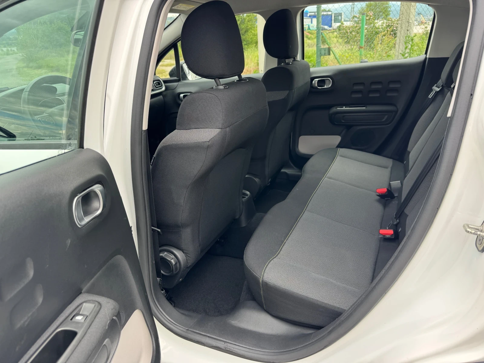 Citroen C3 1.2i * NAVI* SERVICE* , снимка 14 - Автомобили и джипове - 54652107