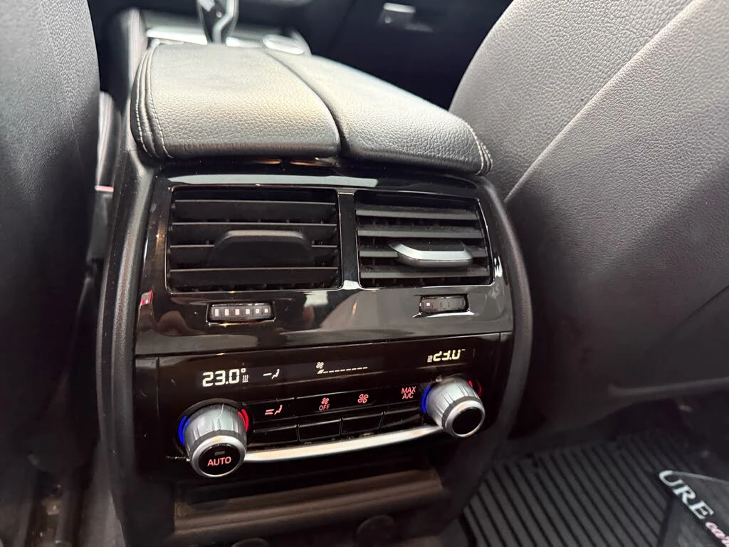 BMW 530 i xDrive* M-PACK* 360 CAM* DISTRONIC* КРАЙНА ЦЕНА*, снимка 15 - Автомобили и джипове - 54714562