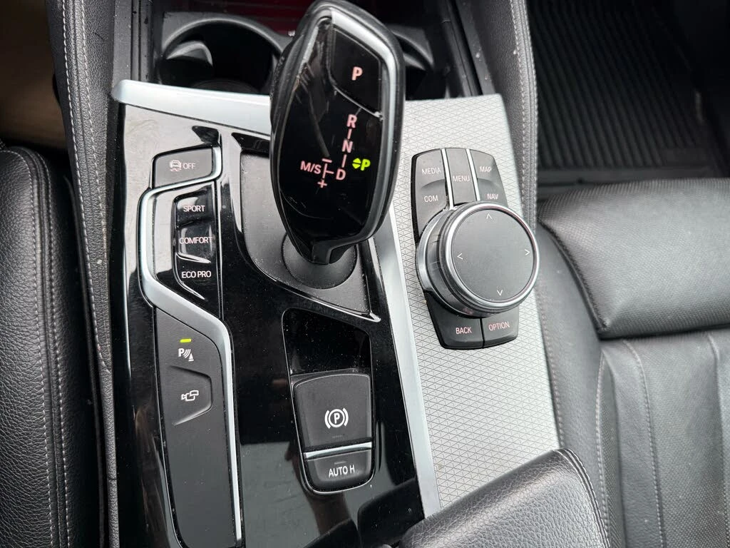 BMW 530 i xDrive* M-PACK* 360 CAM* DISTRONIC* КРАЙНА ЦЕНА*, снимка 10 - Автомобили и джипове - 54714562