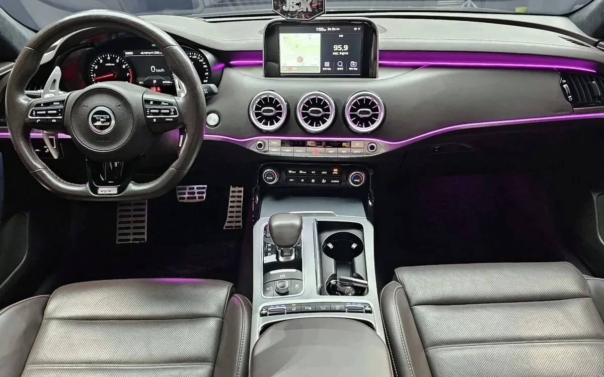 Kia Stinger 3.3T Cam360* Disi, panorama, Обдухване, HeadUp, снимка 4 - Автомобили и джипове - 54954176