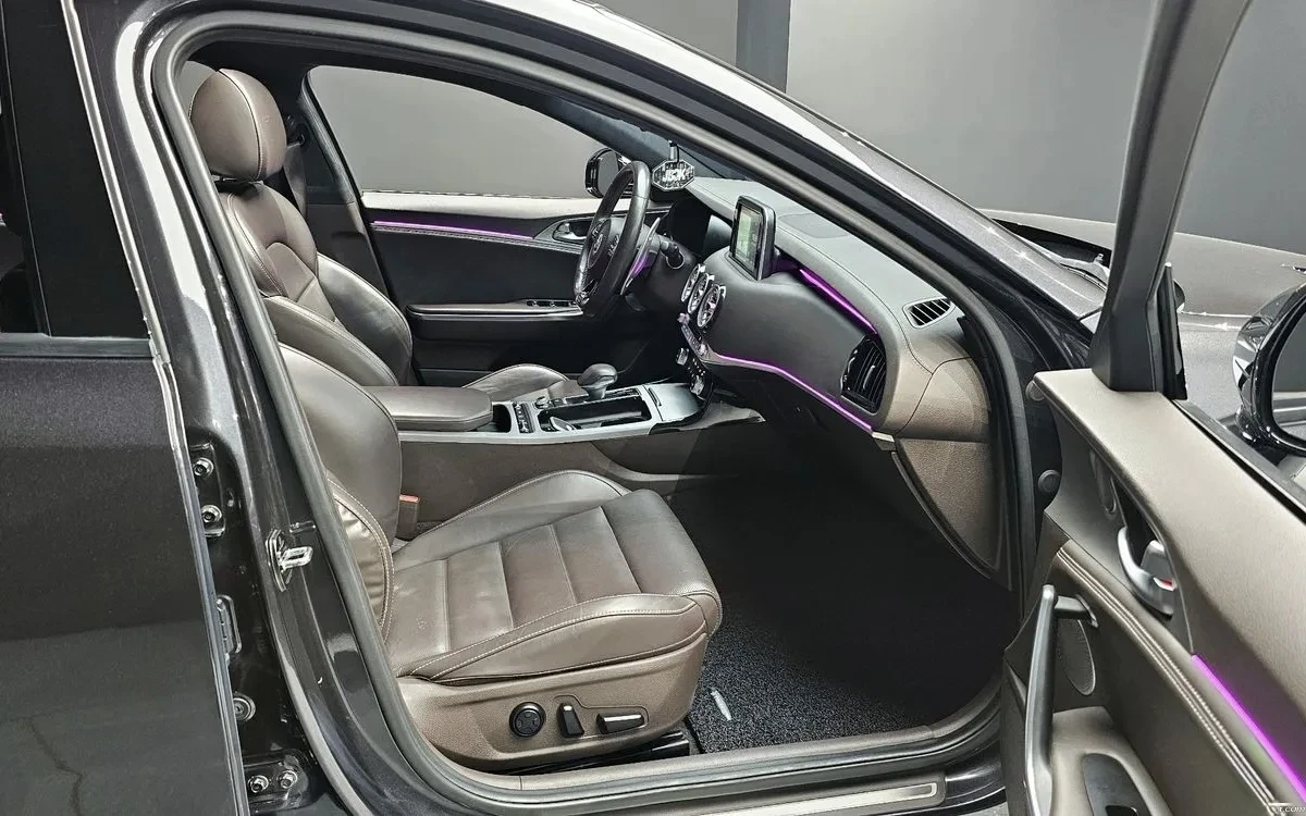 Kia Stinger 3.3T Cam360* Disi, panorama, Обдухване, HeadUp, снимка 12 - Автомобили и джипове - 54954176