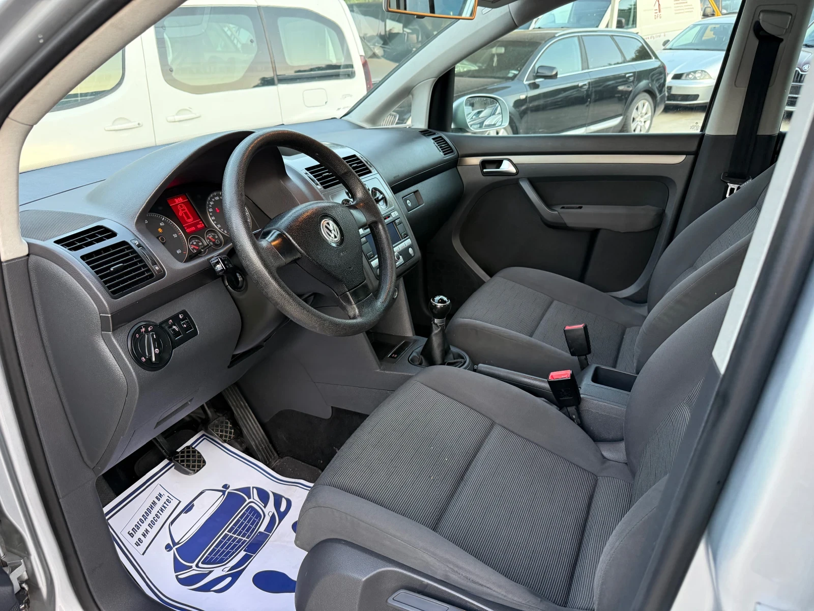 VW Touran 1.9TDI 2 БРОЯ НАЛИЧНИ, снимка 9 - Автомобили и джипове - 55564269