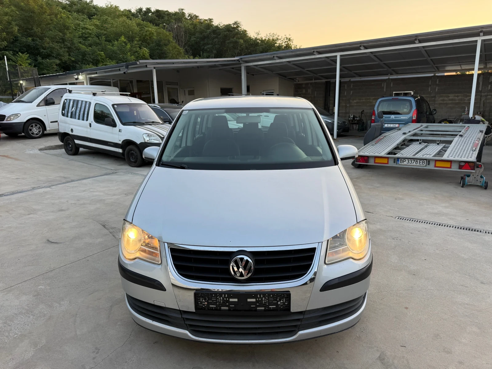 VW Touran 1.9TDI 2 БРОЯ НАЛИЧНИ, снимка 2 - Автомобили и джипове - 55564269