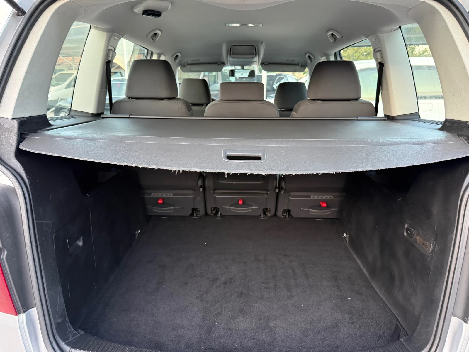 VW Touran 1.9TDI 2 БРОЯ НАЛИЧНИ, снимка 14 - Автомобили и джипове - 55564269