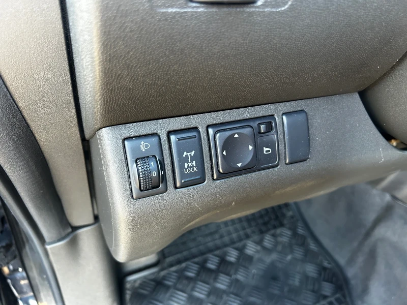 Nissan Navara, снимка 5 - Автомобили и джипове - 53134564