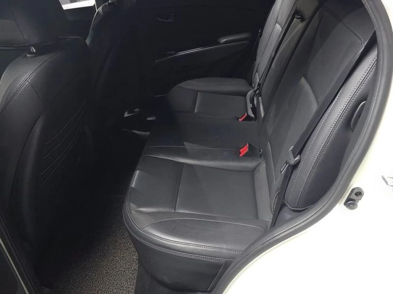 SsangYong Tivoli 1.6 Automatic, снимка 11 - Автомобили и джипове - 55749408