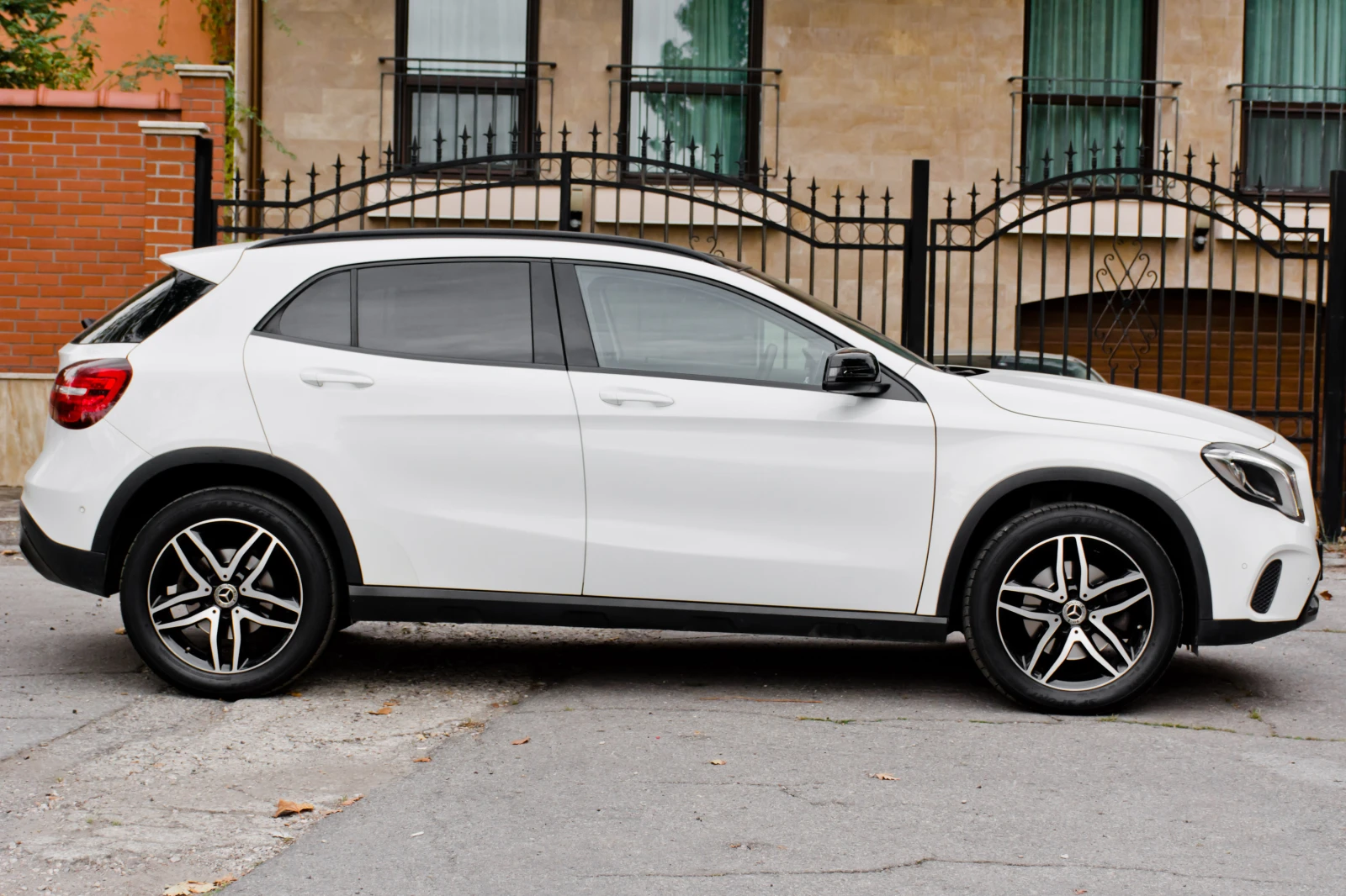 Mercedes-Benz GLA 250 4-Matic Panorama - изображение 6