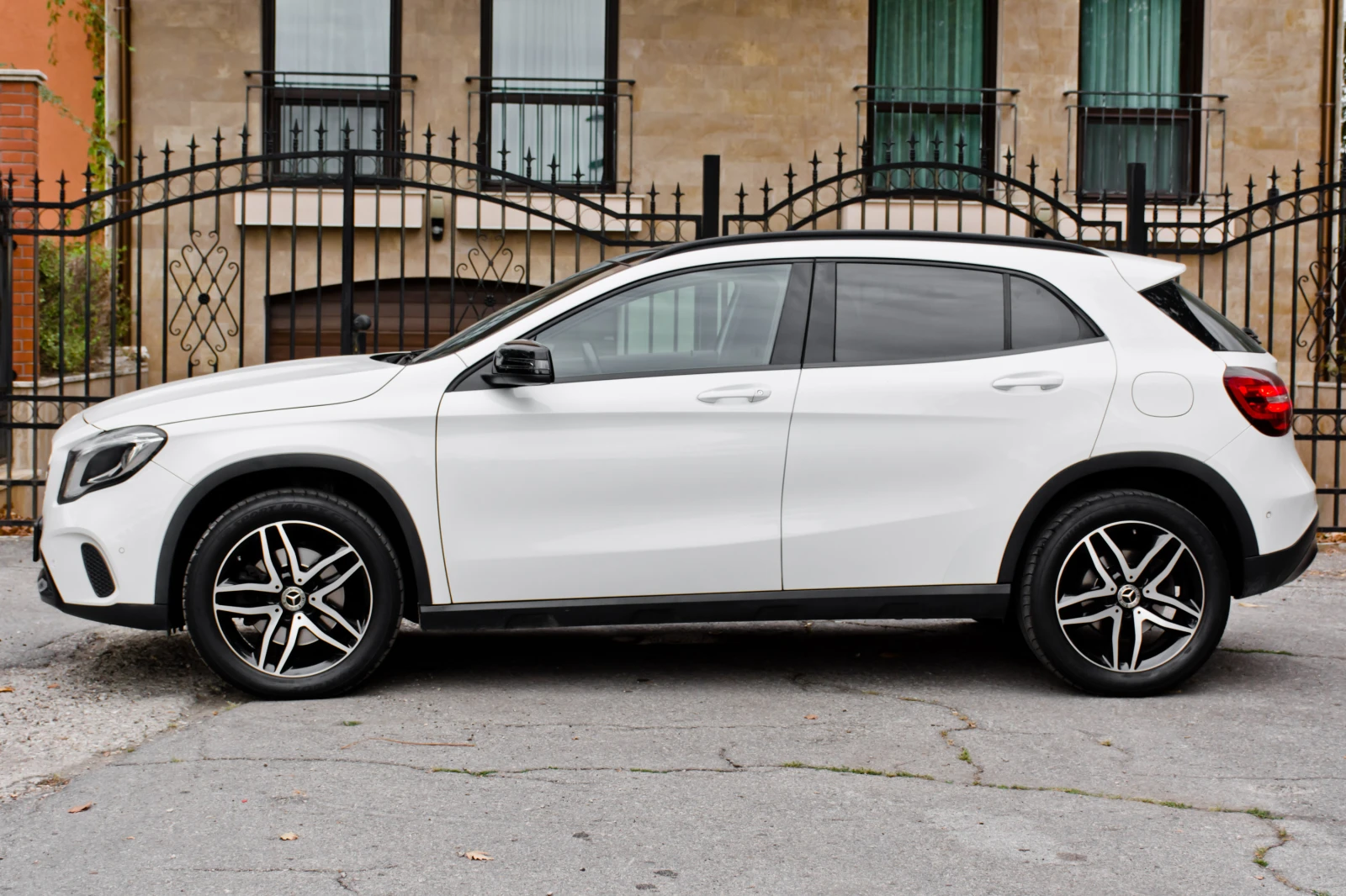 Mercedes-Benz GLA 250 4-Matic Panorama - изображение 3