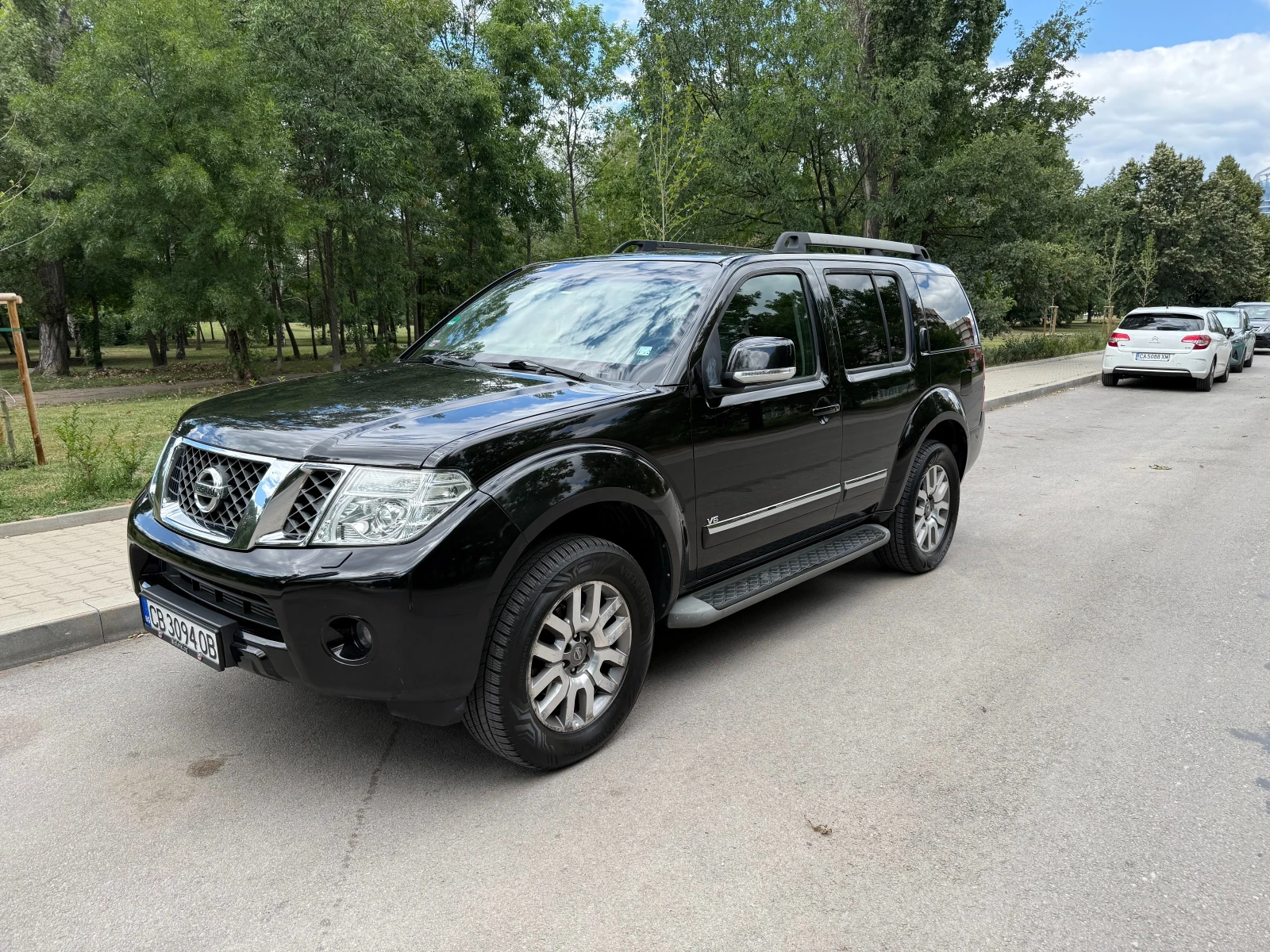 Nissan Pathfinder 7 местен, снимка 9 - Автомобили и джипове - 55427302