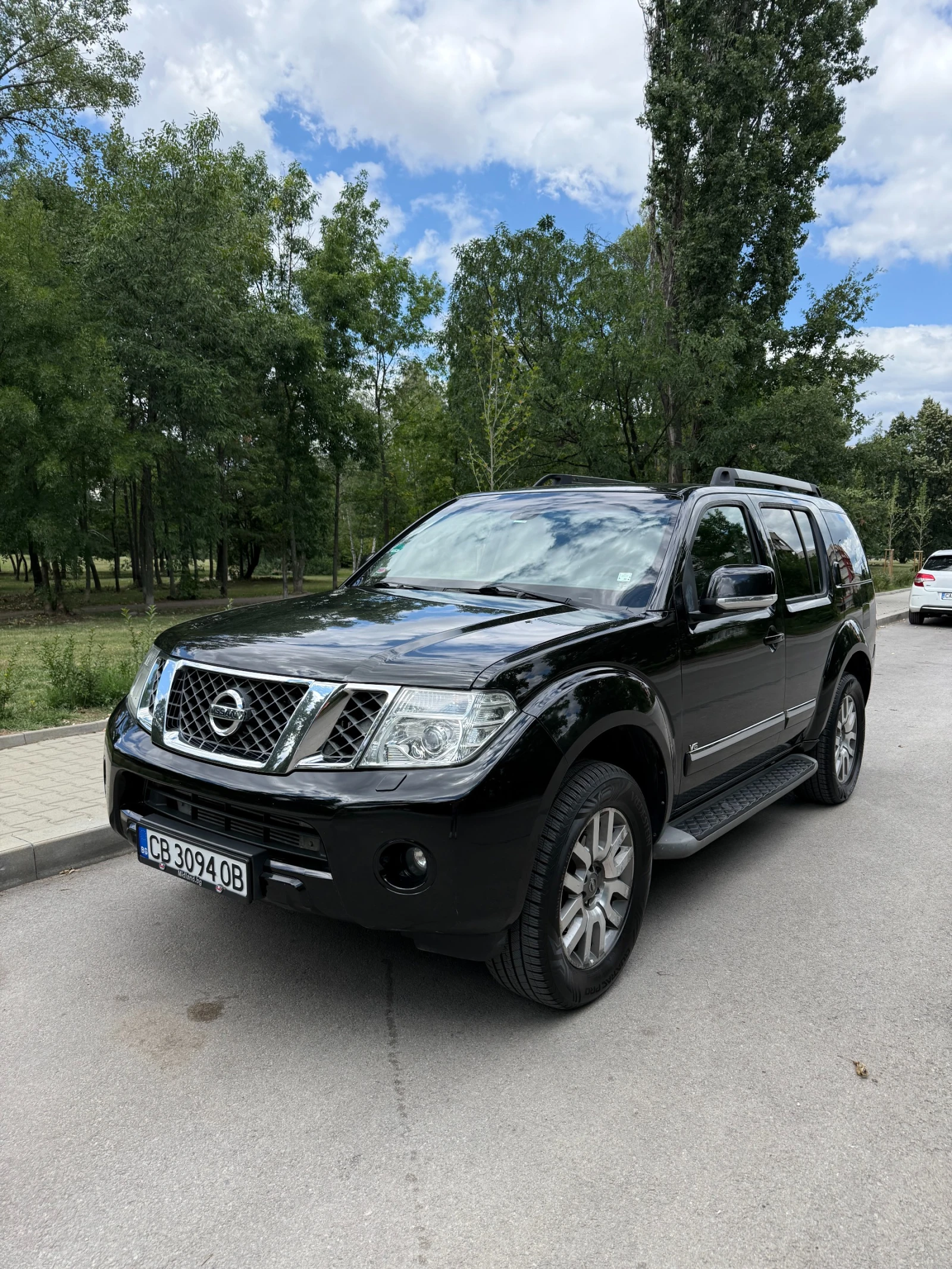 Nissan Pathfinder 7 местен