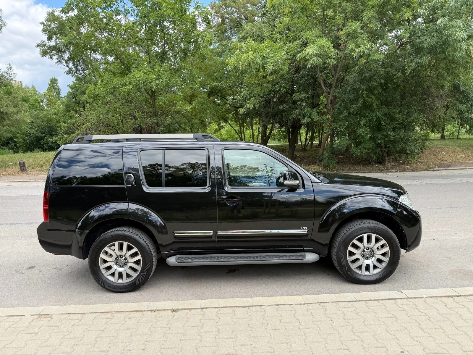 Nissan Pathfinder 7 местен, снимка 4 - Автомобили и джипове - 55427302