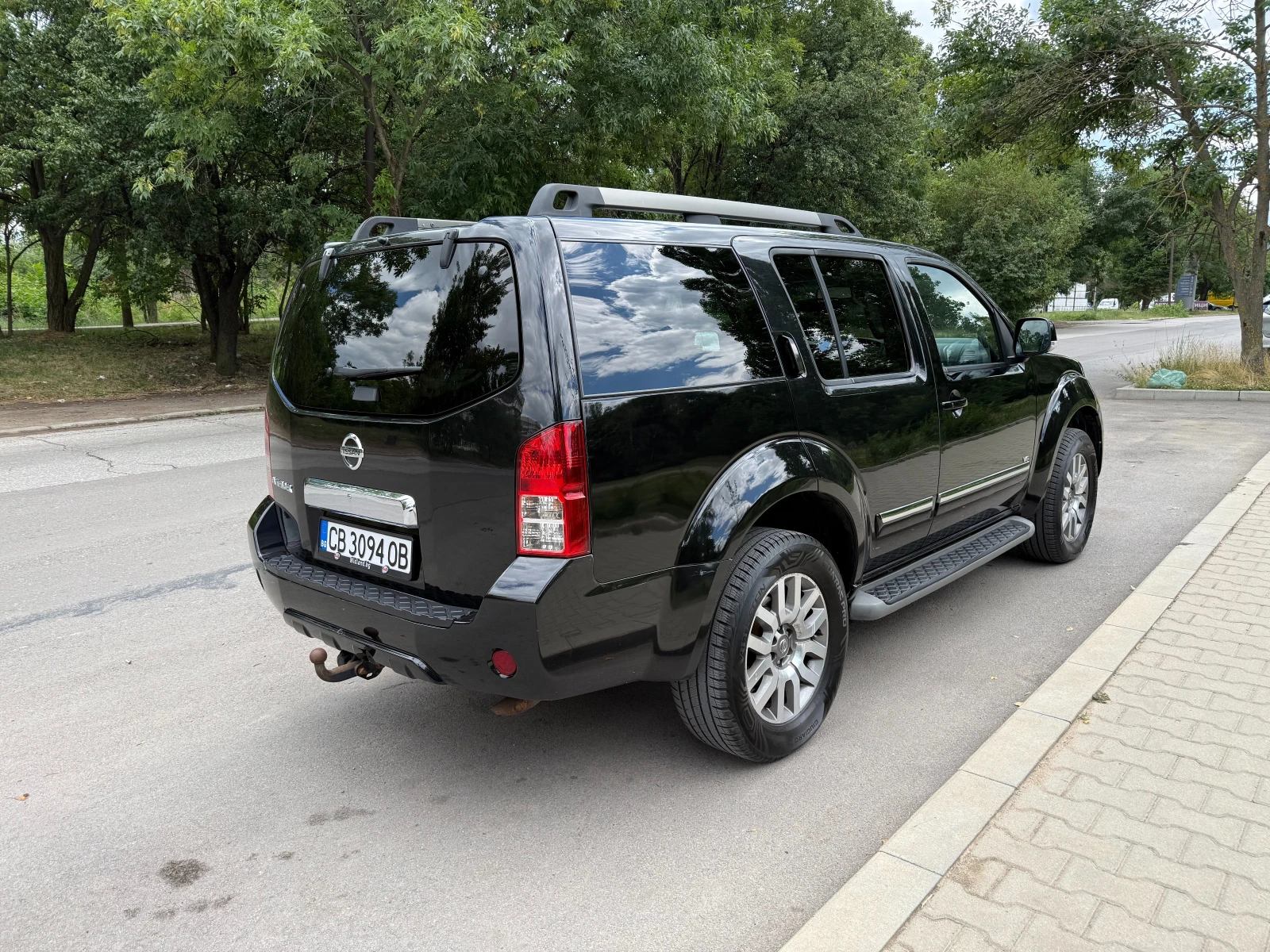 Nissan Pathfinder 7 местен, снимка 5 - Автомобили и джипове - 55427302