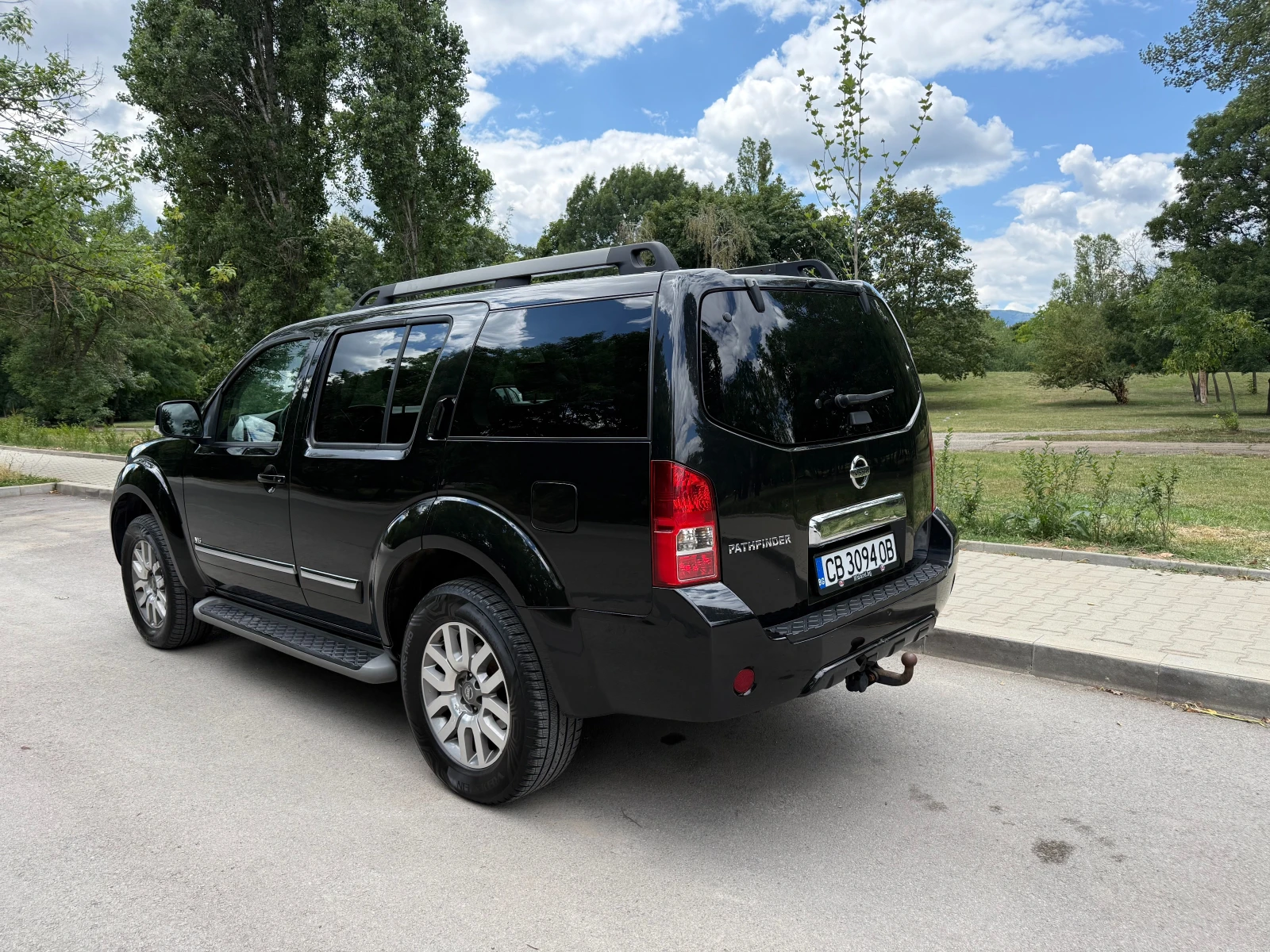Nissan Pathfinder 7 местен, снимка 7 - Автомобили и джипове - 55427302