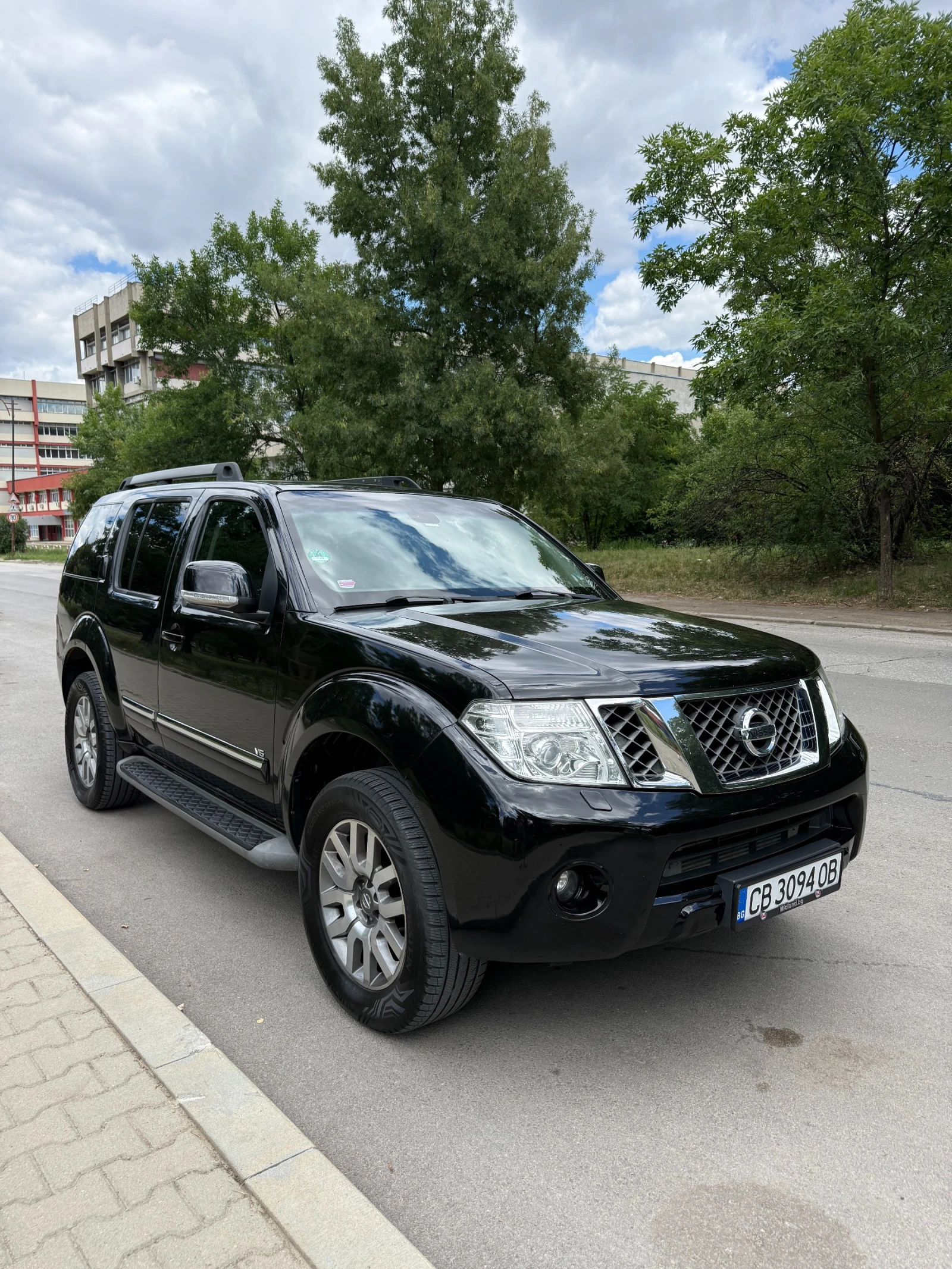 Nissan Pathfinder 7 местен, снимка 3 - Автомобили и джипове - 55427302