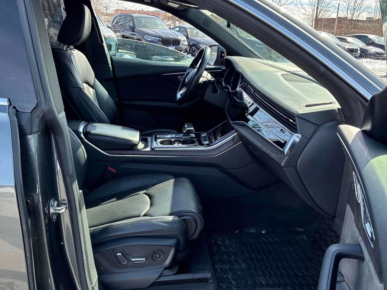 Audi Q8 * Technik * ПРЕДСТАВИТЕЛСТВО * ДИСТРОНИК * 360, снимка 16 - Автомобили и джипове - 54000312