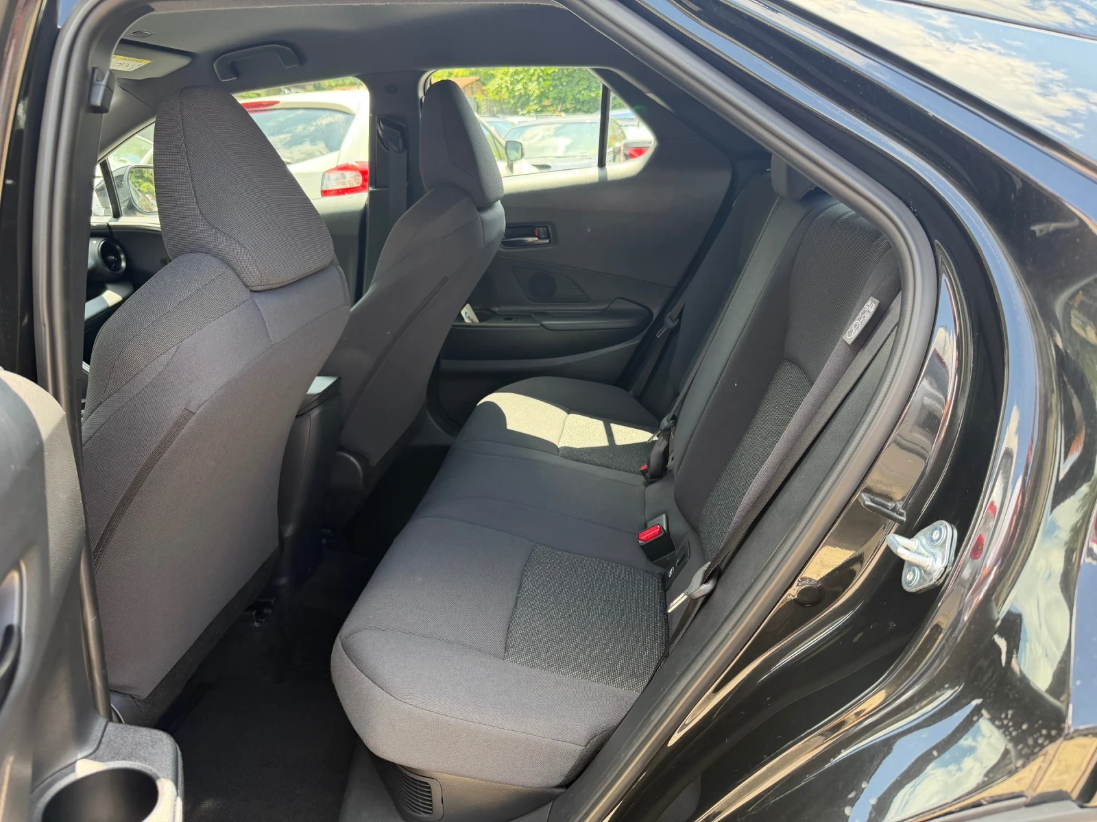 Toyota C-HR  1.8 Hybrid Keyless  Гаранция, снимка 14 - Автомобили и джипове - 54683795