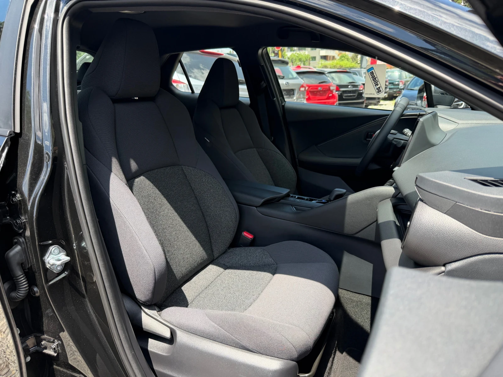 Toyota C-HR  1.8 Hybrid Keyless  Гаранция, снимка 12 - Автомобили и джипове - 54683795