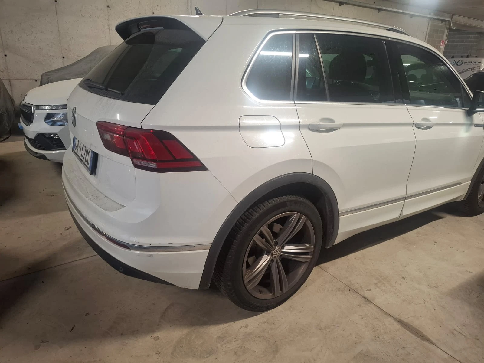 VW Tiguan * R-LINE* 2020г. DIGITAL, LED, СЕРВИЗНА ИСТОРИЯ в , снимка 3 - Автомобили и джипове - 55445995