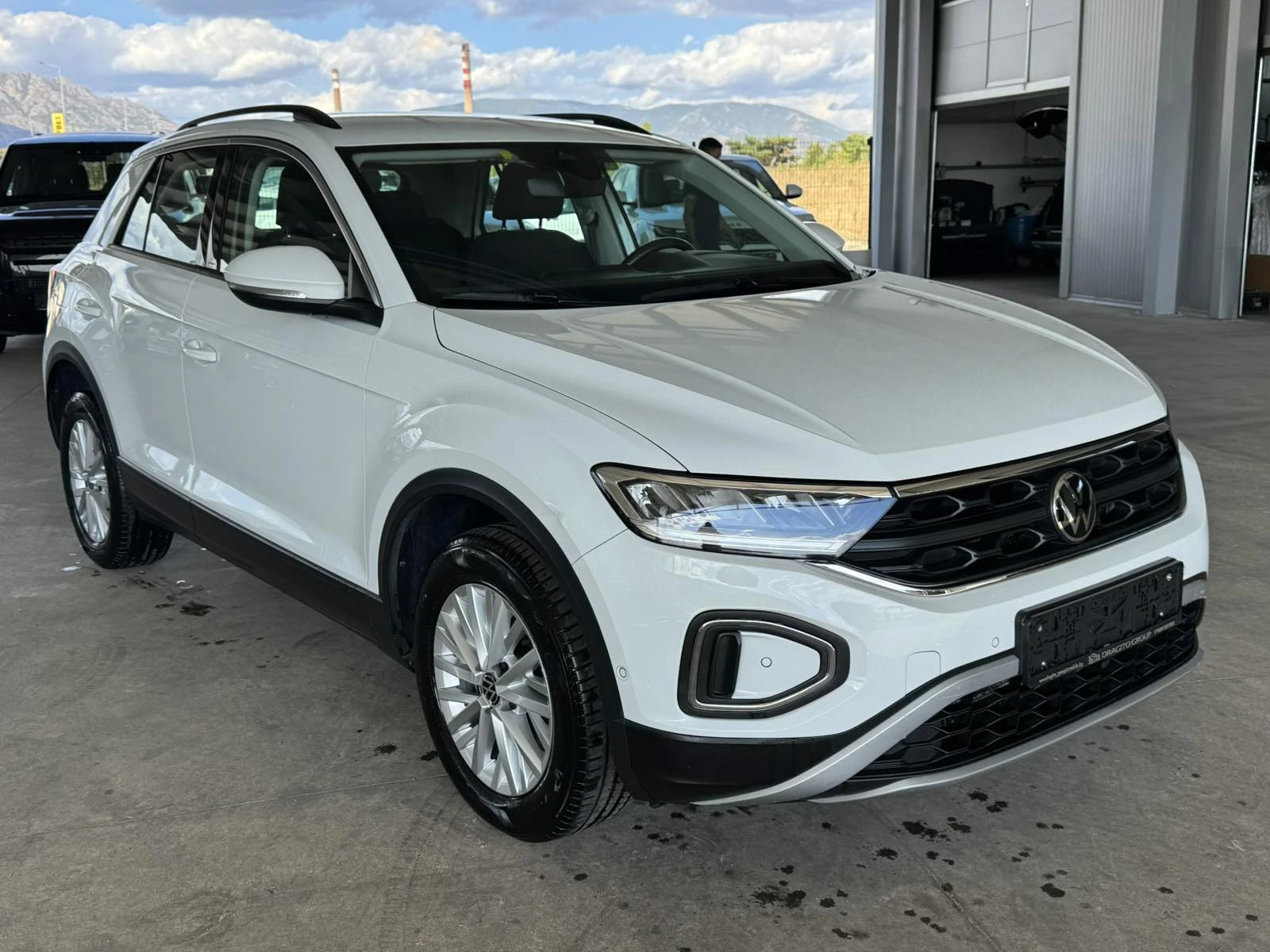 VW T-Roc 2.0TDI* 150ps* DSG* DISTRONIC* КАМЕРА* LED* , снимка 7 - Автомобили и джипове - 55975578