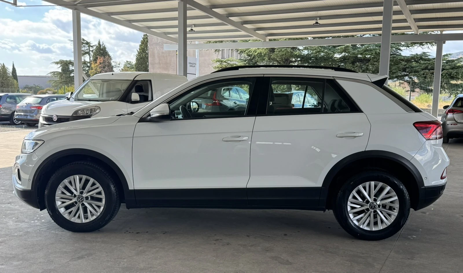 VW T-Roc 2.0TDI* 150ps* DSG* DISTRONIC* КАМЕРА* LED* , снимка 2 - Автомобили и джипове - 55975578
