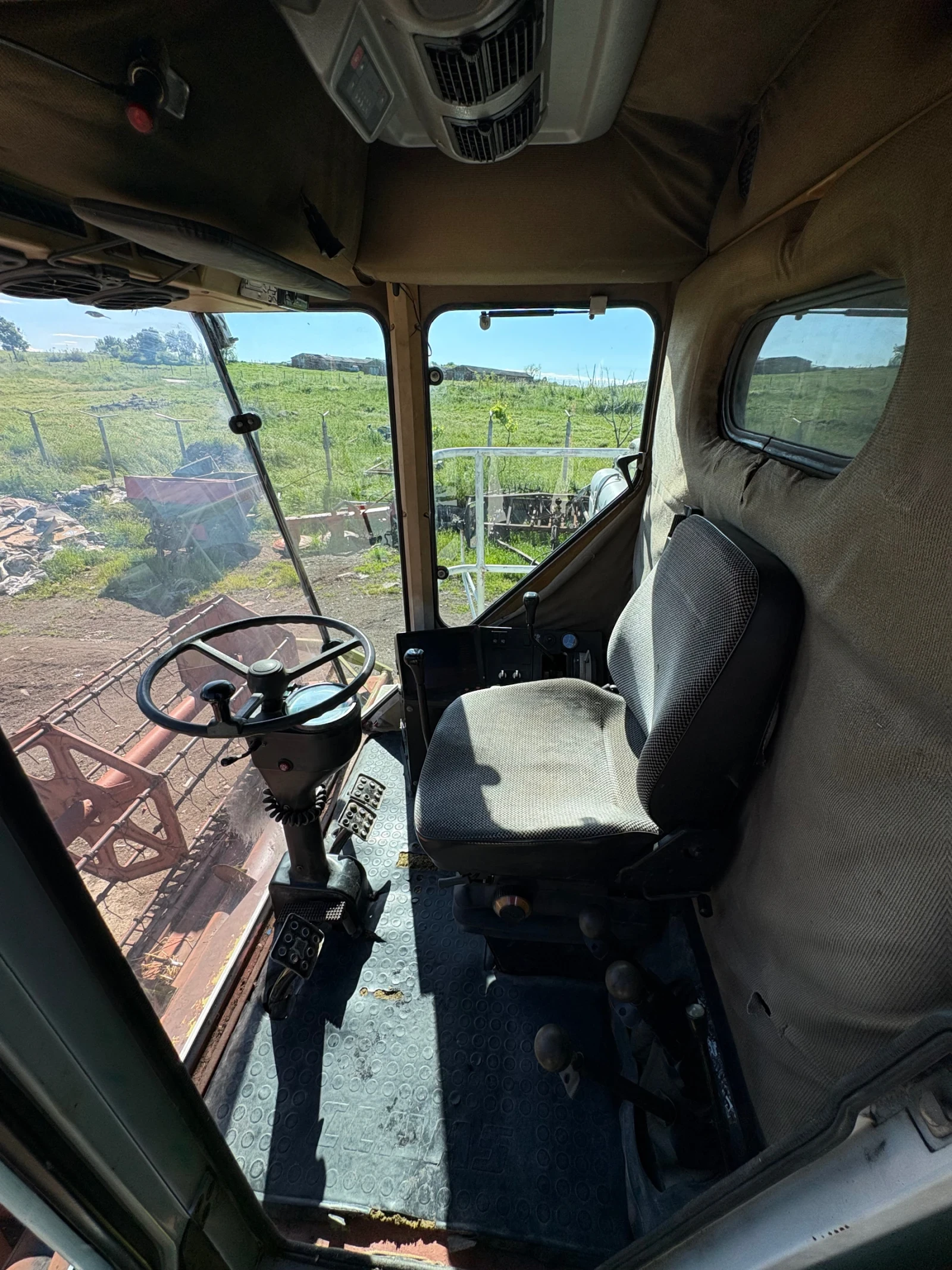 Комбайн Claas Dominator 88s, снимка 8 - Селскостопанска техника - 54582419