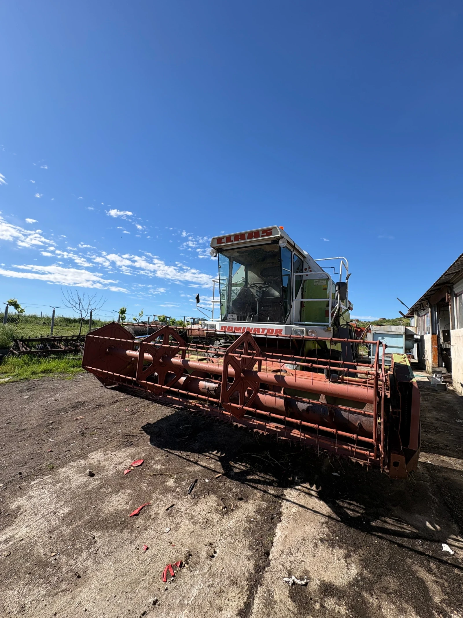 Комбайн Claas Dominator 88s, снимка 3 - Селскостопанска техника - 54582419