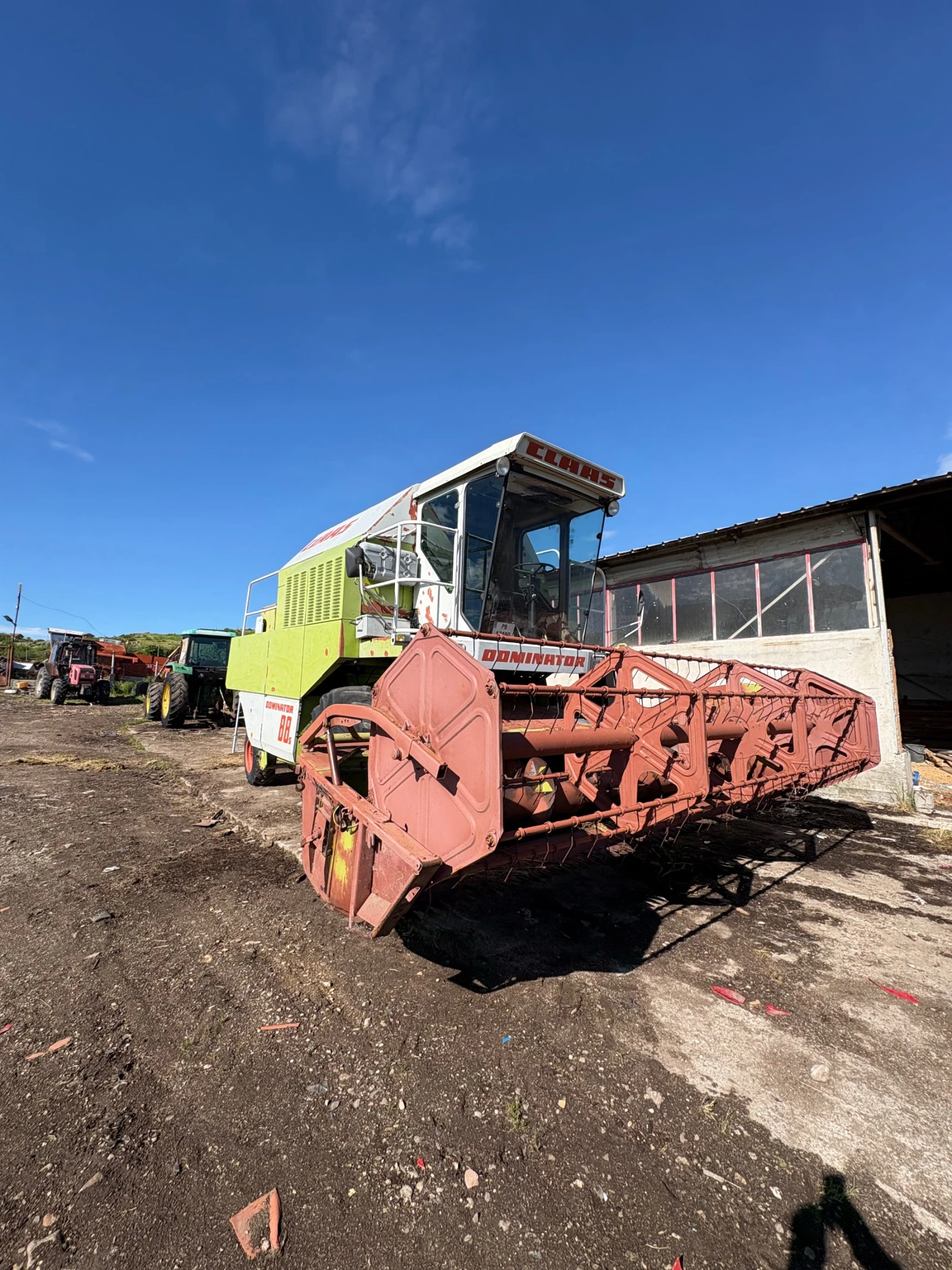 Комбайн Claas Dominator 88s, снимка 2 - Селскостопанска техника - 54582419