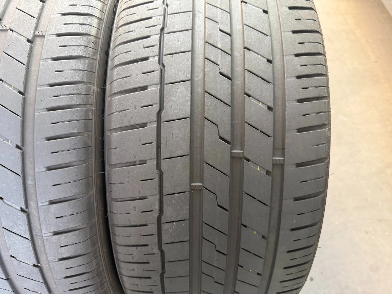 Гуми Летни 255/35R21, снимка 3 - Гуми и джанти - 54444295