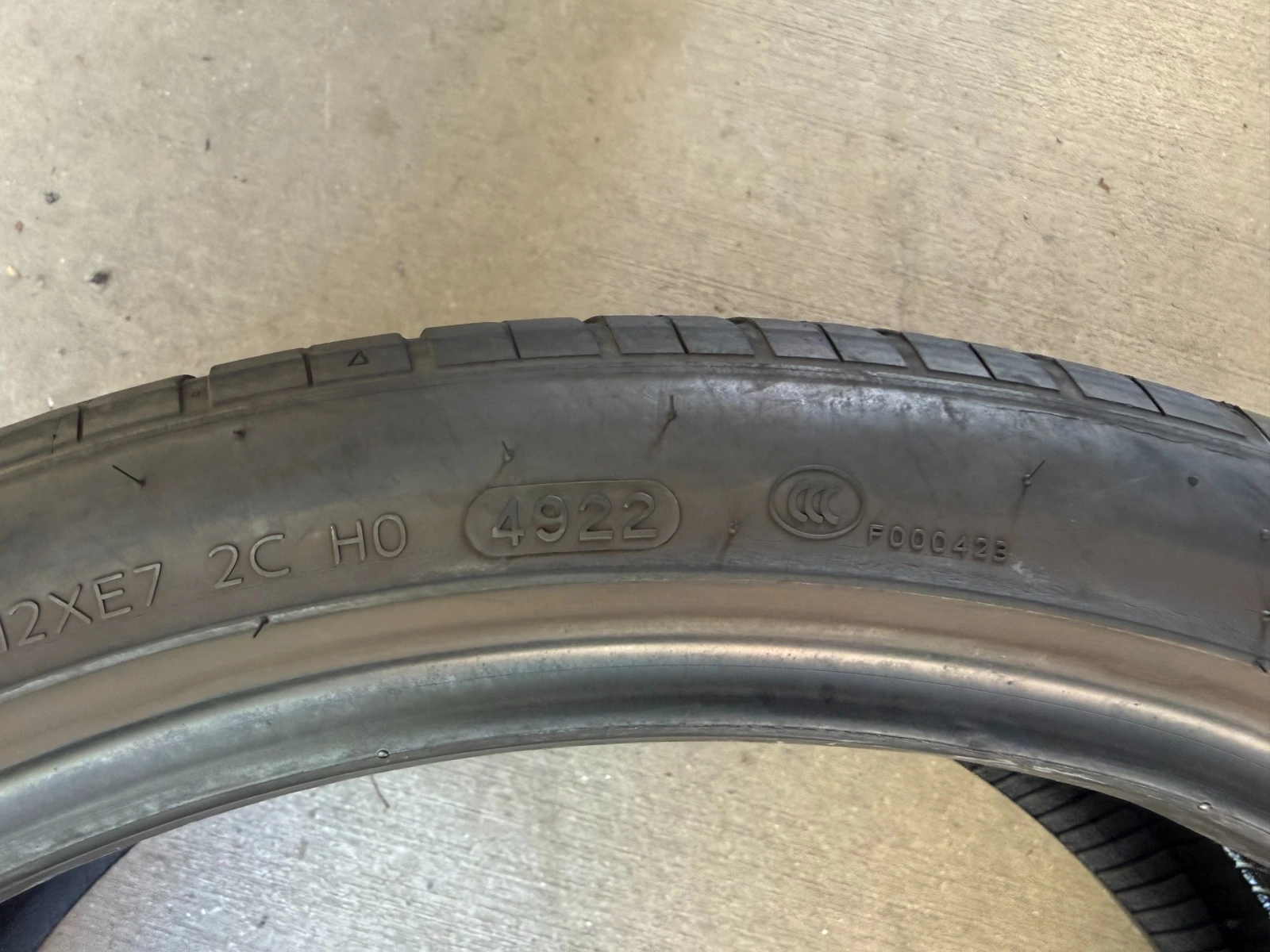Гуми Летни 255/35R21, снимка 5 - Гуми и джанти - 54444295