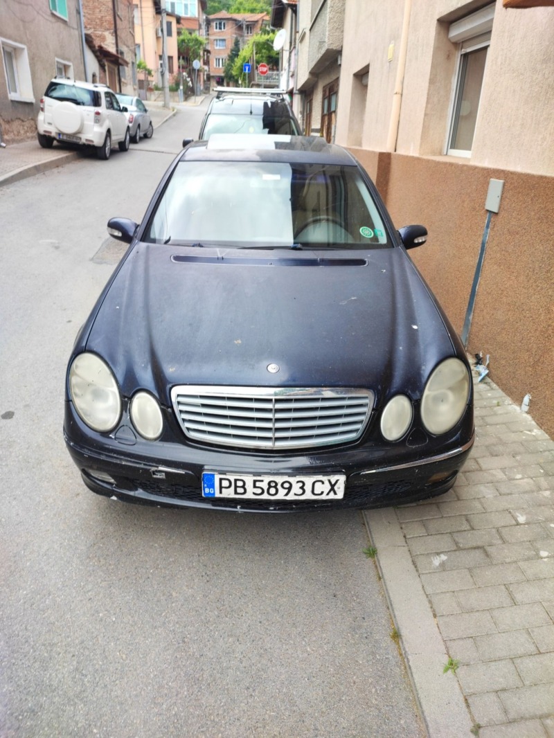 Mercedes-Benz E 220, снимка 1 - Автомобили и джипове - 46039852