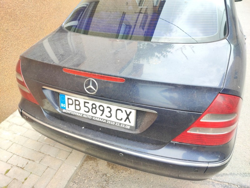 Mercedes-Benz E 220, снимка 3 - Автомобили и джипове - 46039852