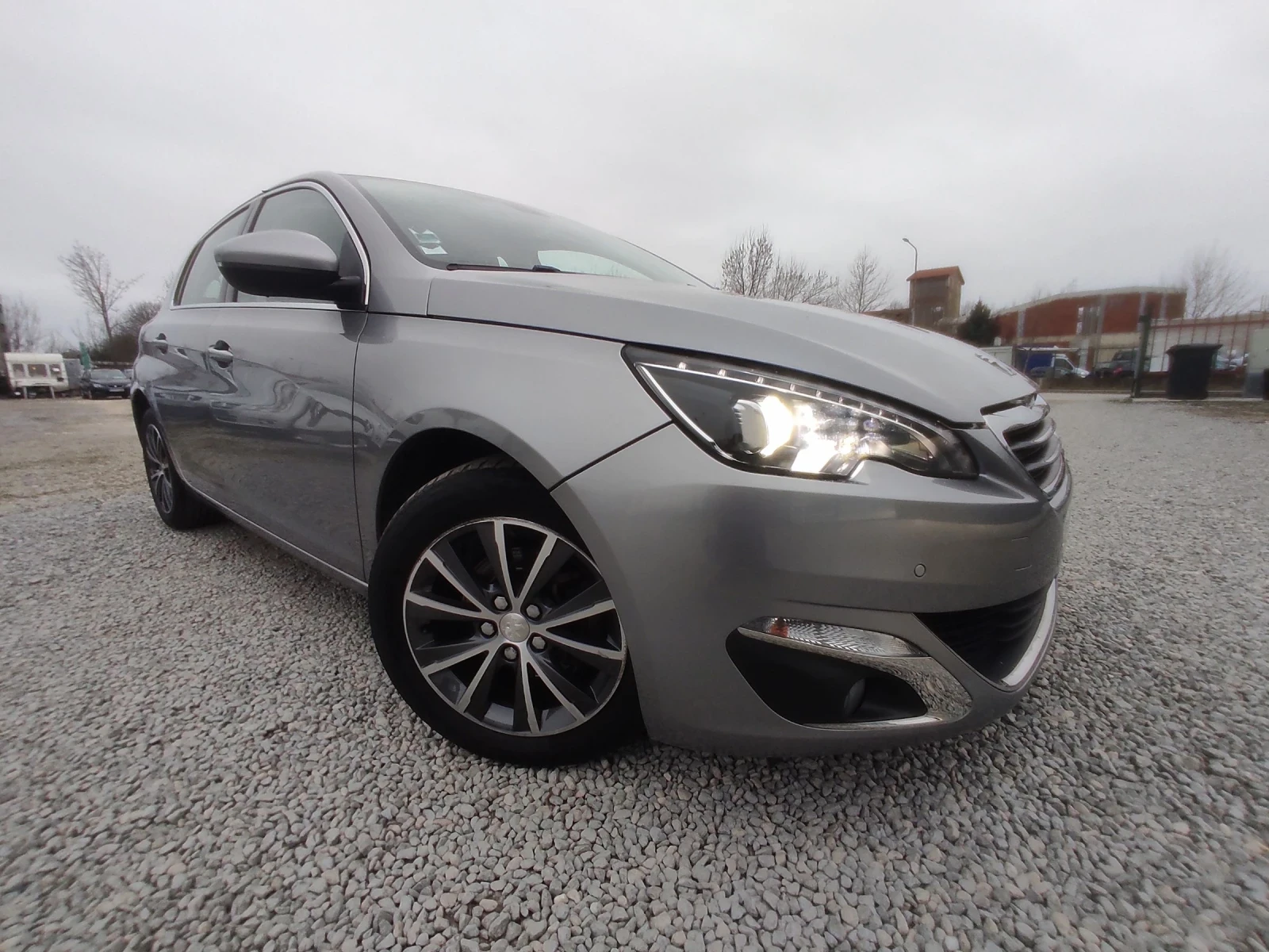 Peugeot 308 1.6 E-HDi/ALLURE/115K.C./FULL  LED/NAVi/EURO 5  - изображение 2